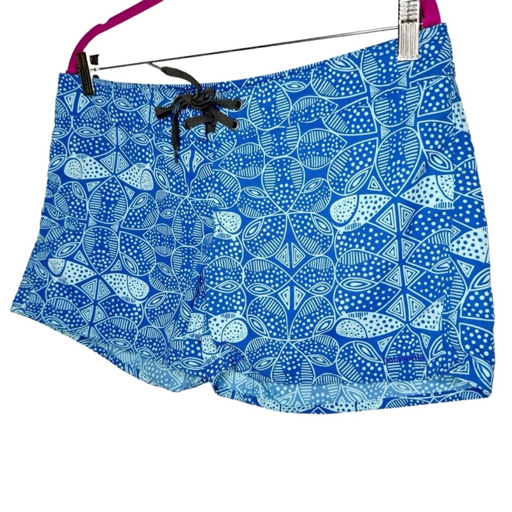 Patagonia Boars Shorts. Tag says size ten but fits like a 6. Great condition!